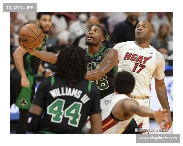 大卫路易斯落选对球队防守体系与士气的深远影响分析 大卫路易斯落选对球队防守体系与士气的深远影响分析